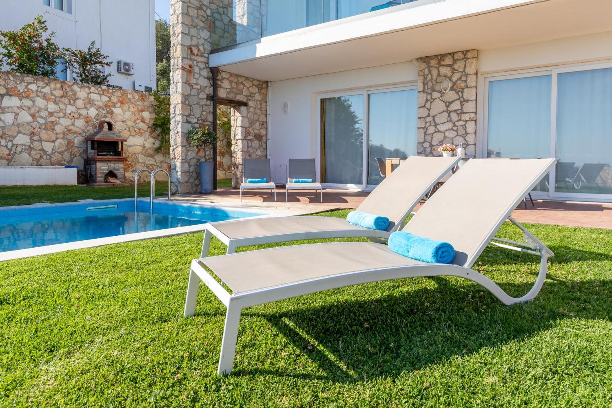 Villa Penelope Galatas  ภายนอก รูปภาพ